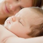 Beneficios del colecho II: la lactancia materna